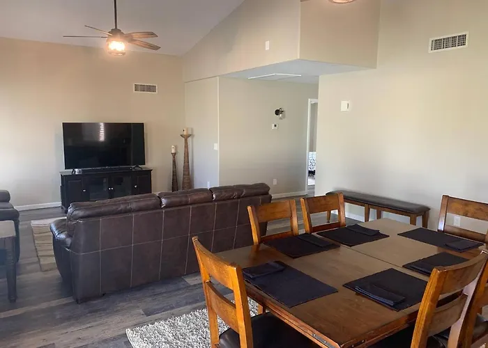 Private Oasis: Pool, Hot Tub & Golf Course Views! Holiday home *